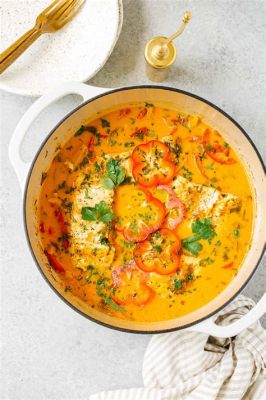  Moqueca de Peixe: A Spicy and Succulent Seafood Stew Simmering with Coconut Milk and Aromatic Herbs!